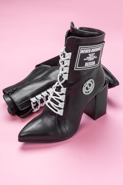 Run The World Μποτάκια