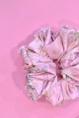 A Touch of Romance Scrunchie Μικρό - Pink - Εικόνα 2