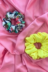 Κίτρινο νέον scrunchie - μικρό - Εικόνα 3