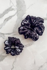 Position To Win Scrunchie - Μαύρο - μεγάλο - Εικόνα 3